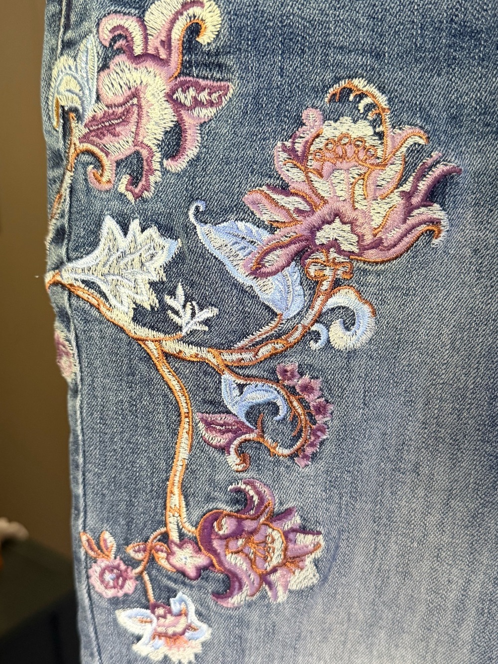 White House Black Market Cropped Jeans with Pink Embroidery 12 - Picture 3 of 9